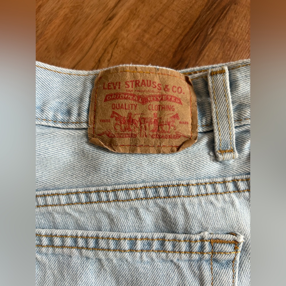 Vintage Y2K Levi’s Classic Fit Denim Shorts Womens size 12 - Picture 3 of 9